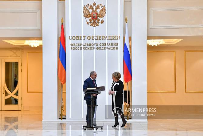 رئيس وزراء أرمينيا نيكول باشينيان يلتقي رئيسة مجلس الاتحاد الروسي فالنتينا ماتفيينكو ويؤكد أن 
العلاقات البرلمانية حيوية