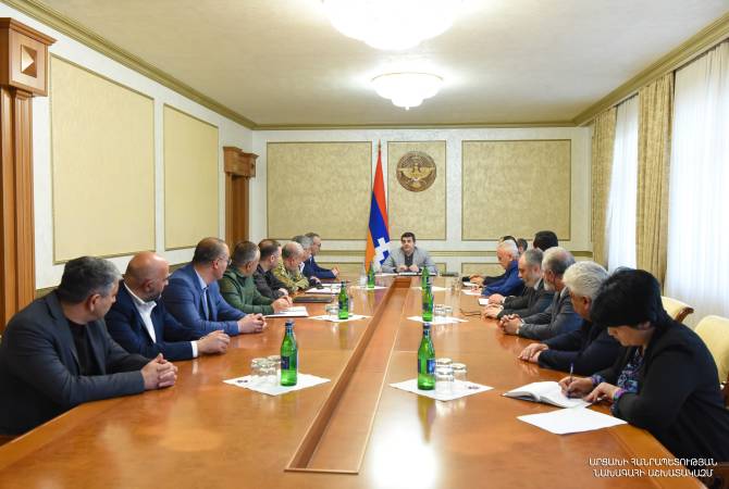  Президент Арцаха представил членам Совбеза и депутатам НС итоги армяно-российских 
переговоров

 