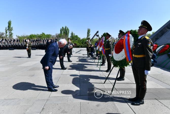 Высшее руководство Армении почтило память жертв Геноцида армян
