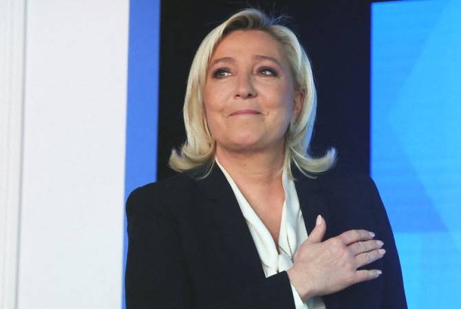 Ле Пен подтвердила участие в парламентских выборах в июне

