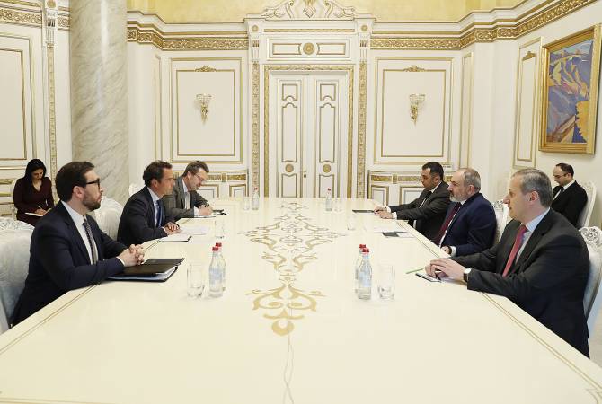رئيس وزراء أرمينيا نيكول باشينيان يستقبل الممثل الخاص للأمين العام لحلف الناتو في القوقاز وآسيا 
الوسطى خافيير كولومينا 