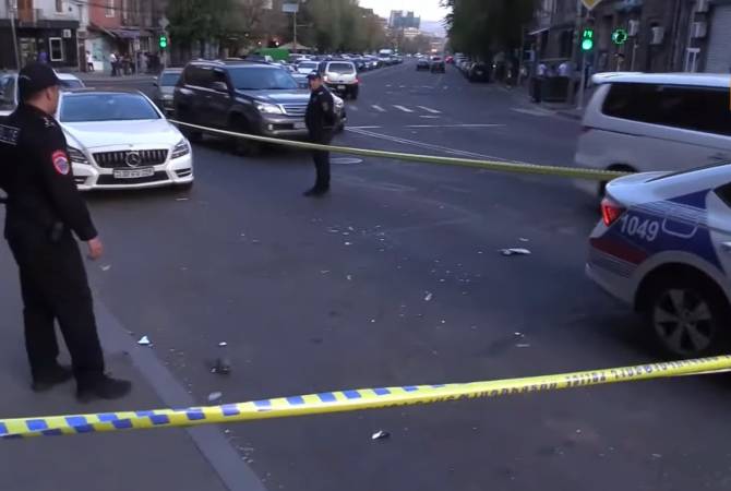 По предварительным данным, автомобиль Дорожной полиции сбил женщину в центре 
Еревана
