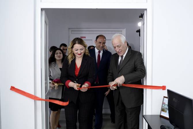 Le Président a assisté à l'ouverture de trois nouvelles salles de classe de la branche de Gyumri 
de l'UEEA 