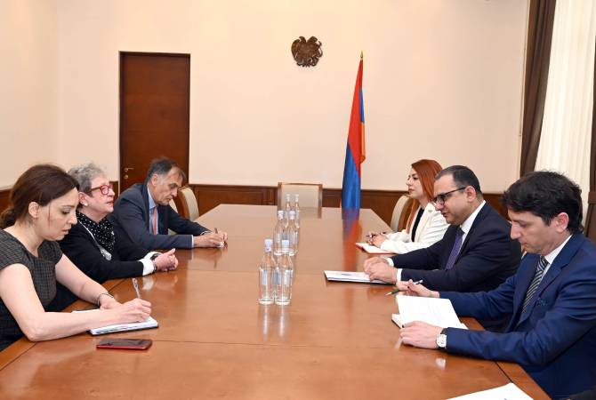Министр финансов Армении провел рабочую встречу с послом Андреа Викторин