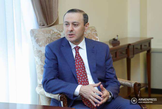 Armenian Security Council chief says Azerbaijan,international partners have understanding on 
5+6 proposal package talks 