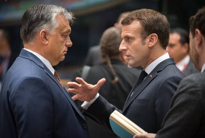 Макрон обсудил с Орбаном вопрос нефтяного эмбарго против России


