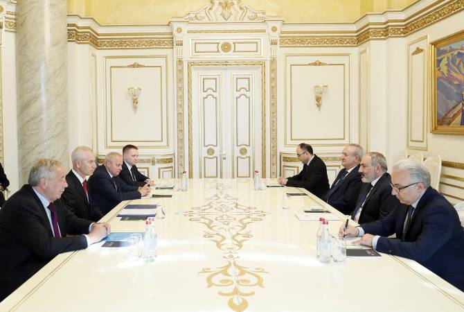 Премьер-министр Пашинян принял министра спорта РФ Олега Матыцина