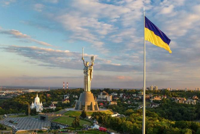 Посольства более трех десятков стран возобновили работу в Киеве 