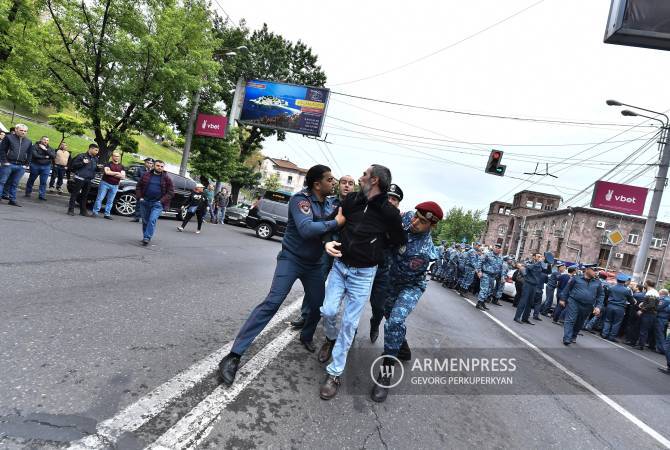 Оппозиция с 11:30 прекратила акции неповиновения: задержано 286 человек

