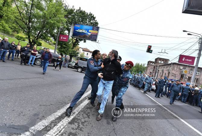 286 anti-government demonstrators detained by Yerevan police for "failure to obey lawful 
order"