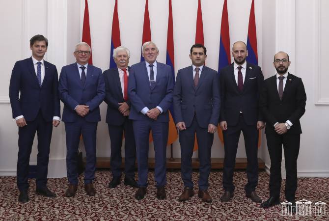 Вице-спикер НС Армении принял делегацию во главе с первым вице-спикером Сената 
парламента Чехии

