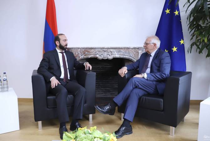 На встрече с Боррелем Мирзоян подчеркнул важность содействия ЕС сопредседательству 
Минской группы ОБСЕ


