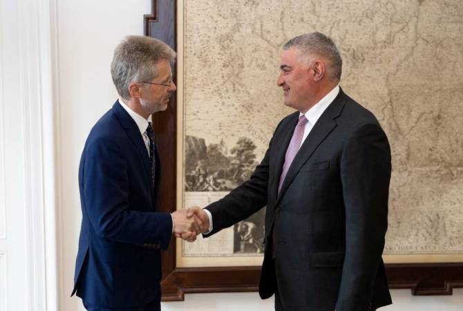 Посол Овакимян представил председателю Сената Чехии последние региональные 
развития 
