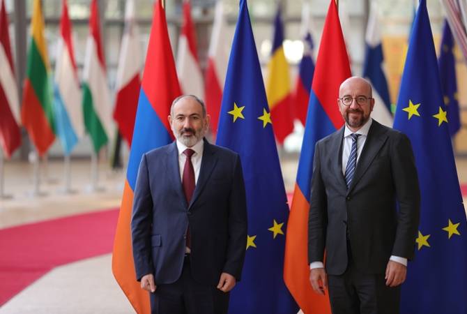 Nikol Pashinyan, Charles Michel hold private conversation, express hope for effective trilateral 
talks 