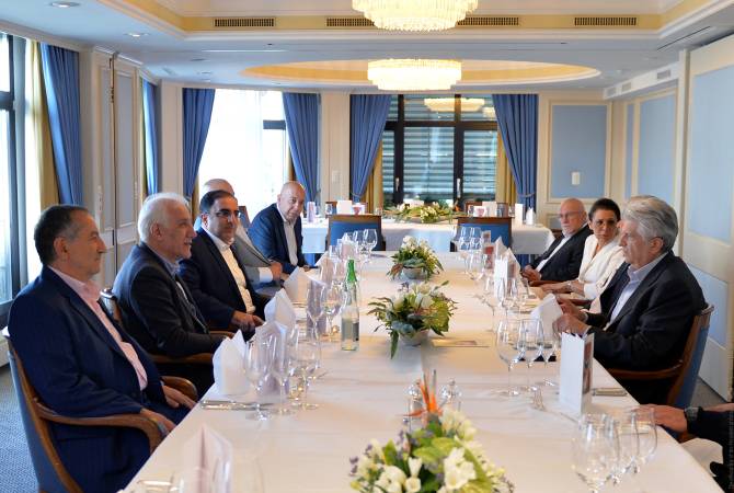 El presidente de Armenia se reunió con representantes de la comunidad armenia de Suiza