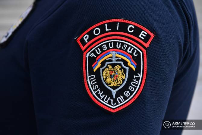 Yerevan police officer shoots out tires of fleeing van in heist chase, 8 suspects arrested 