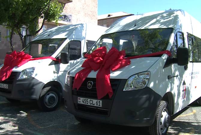 По случаю 1-го июня Карен Варданян подарил 5 детским домам Армении автомобили и 
необходимый инвентарь

