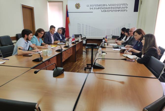 Armenian deputy minister of infrastructure, French MP discuss opportunities of building 
Spandaryan water reservoir