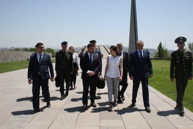 Greek Deputy Defense Minister visits Armenian Genocide Memorial in Yerevan