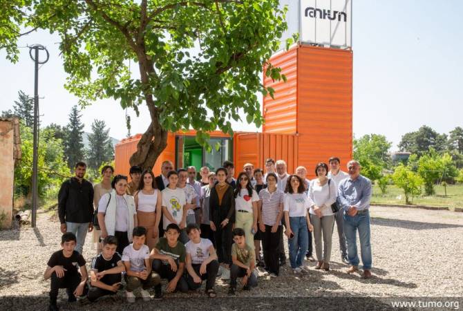 Ouverture de boîtes TUMO dans les villes Martuni et Askeran en Artsakh