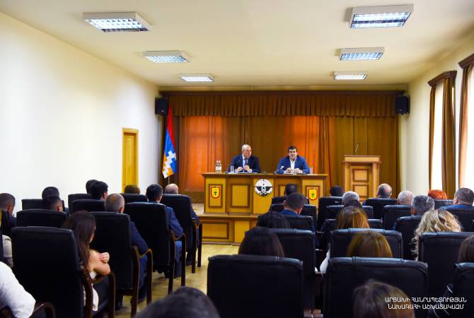 Le président de l'Artsakh rend visite au Comité des recettes de l'État