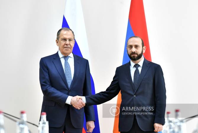 Armenian, Russian FMs hold private meeting in Yerevan