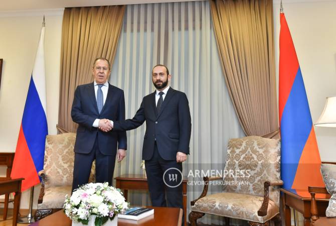 Lavrov invites Mirzoyan to visit Russia