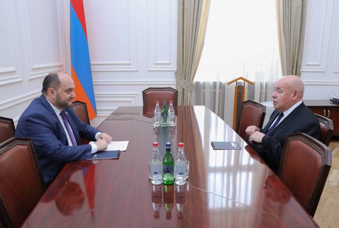 Arayik Harutyunyan and Mikhail Shvydkoy discuss issues related to Armenian-Russian 
cooperation in humanitarian direction