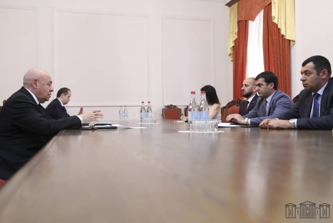 Вице-спикер НС Армении принял спецпредставителя президента РФ по международному 
культурному сотрудничеству М.Швыдкого

