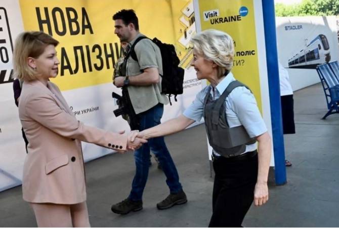 Ursula von der Leyen à Kiev pour évoquer l’adhésion de l’Ukraine à l’UE