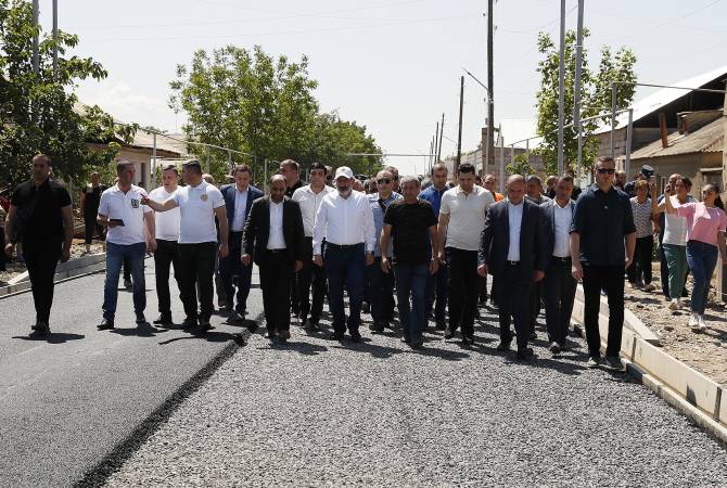 رئيس الوزراء الأرميني نيكول باشينيان يقوم بزيارة عمل إلى مقاطعة آرارات