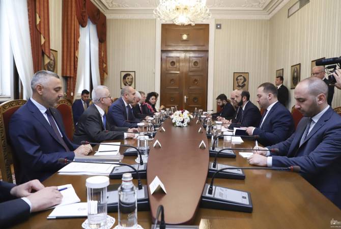 Ararat Mirzoyan ve Bulgaristan Cumhurbaşkanı, "Basra Körfezi-Karadeniz" ulaşım koridorunun 
hayata geçirilmesini önemsedi