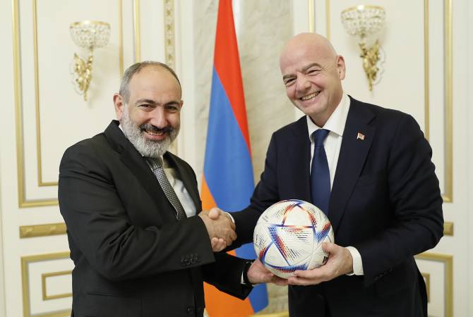 رئيس الوزراء الأرميني نيكول باشينيان يستقبل رئيس الفيفا جياني إنفانتينو وبحث التعاون والمشاريع 
المشتركة