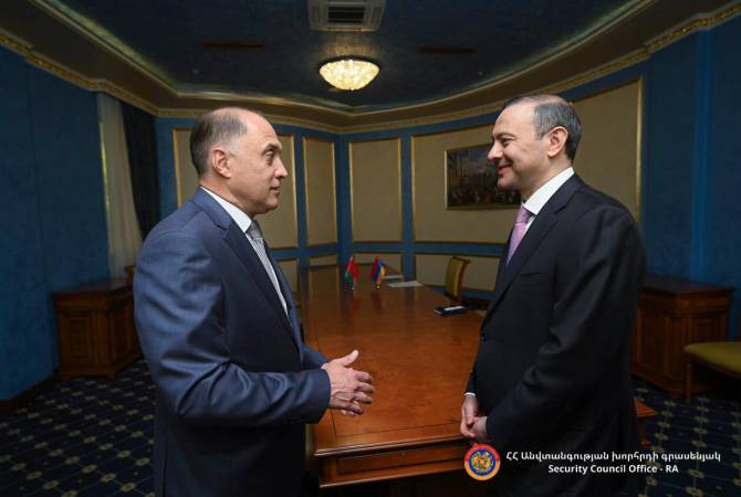 Александр Вольфович пригласил секретаря Совбеза Армении Армена Григоряна с 
официальным визитом в Беларусь

