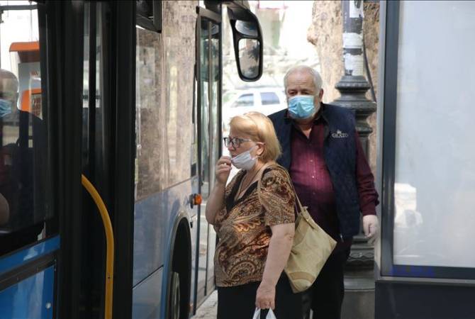 В Грузии отменяют обязательное ношение масок в общественном транспорте
