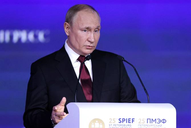 Putin announces Russia does not threaten anyone with nuclear weapons