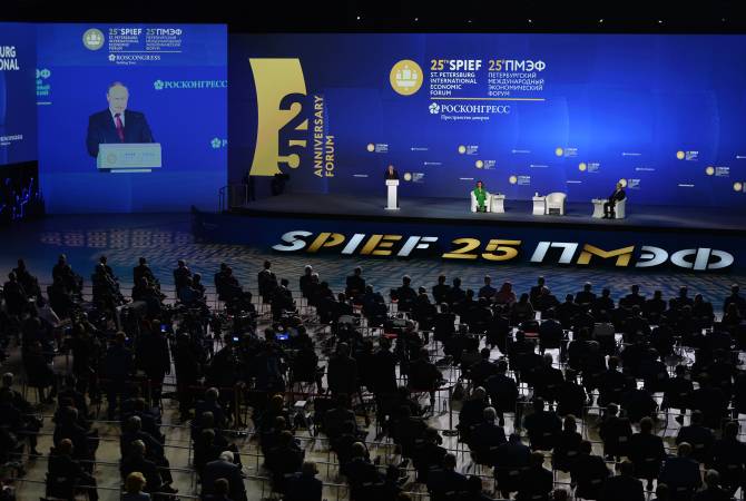 رئيس الجمهورية فاهاكن خاتشاتوريان يحضر الجلسة الكاملة لمنتدى سانت بطرسبرغ الاقتصادي الدولي