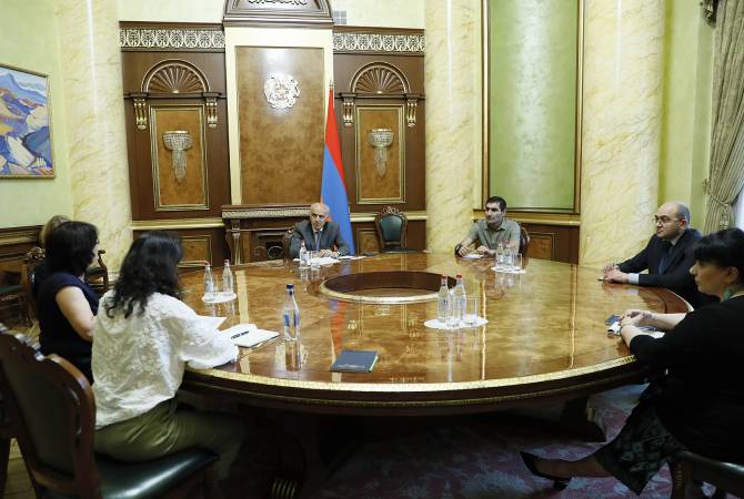 Le conseiller du PM a reçu une délégation conduite par la directrice du bureau arménien de la 
Banque mondial