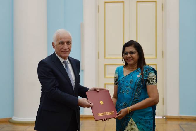 Посол Шри Ланки вручила верительные грамоты президенту Армении


