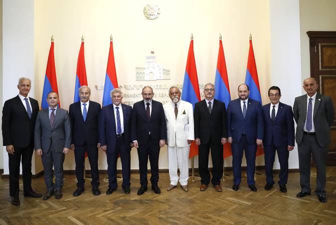 رئيس وزراء أرمينيا نيكول باشينيان يستقبل أعضاء المجلس المركزي للحزب الليبرالي الديمقراطي 
الأرمني-الرامكافار-