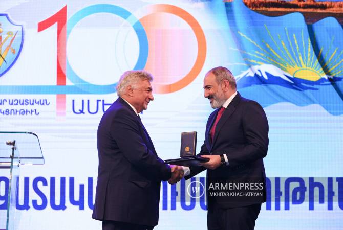 رئيس الوزراء نيكول باشينيان يشارك بالحفل المهيب المخصص لمئوية حزب رامكافار الديمقراطي الليبرالي 
الأرمني بباحة البرلمان