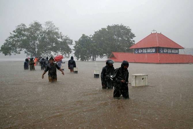  СМИ: число жертв наводнений в Ассаме достигло 135