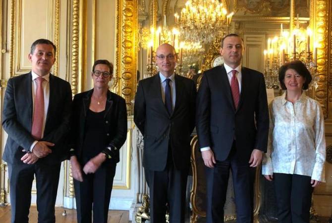 أمين مجلس أمن أرمينيا أرمين كريكوريان يلتقي مدير إدارة أوروبا بالخارجية الفرنسية فريديريك موندولوني 
في باريس