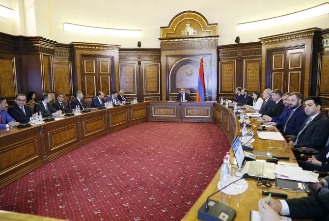 مشاورات برئاسة رئيس وزراء أرمينيا نيكول باشينيان حول مشروع برنامج الإنفاق متوسط الأجل 2023-
2025 للحكومة