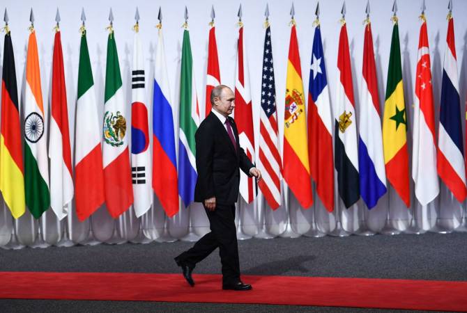 Россия остается участником G20: Песков

