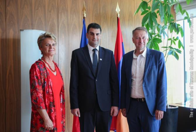 Мэр Еревана Грачья Саркисян провел встречу с президентом Лионской митрополии

