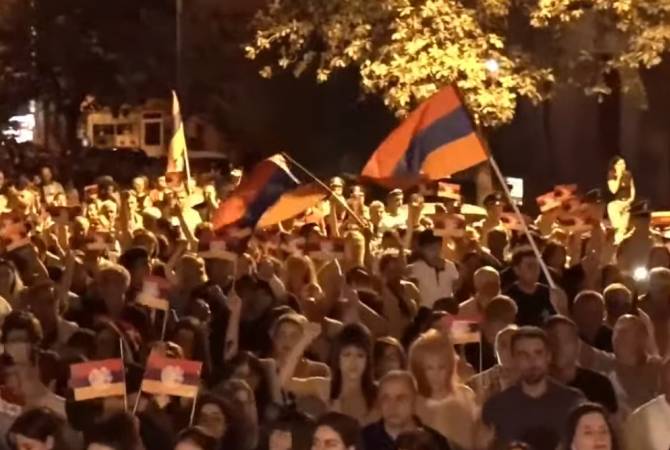 El movimiento "Resistencia" hace una marcha en el centro de Ereván