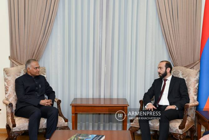 وزير خارجية أرمينيا يستقبل سكرتير الغرب بوزارة خارجية الهند بإطار الدورة الثامنة للجنة الحكومية الدولية 
الأرمنية الهندية