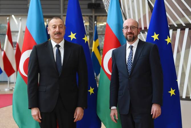 Charles Michel, président de l'UE, et Aliyev, président de l'Azerbaïdjan, s'entretiennent au 
telephone