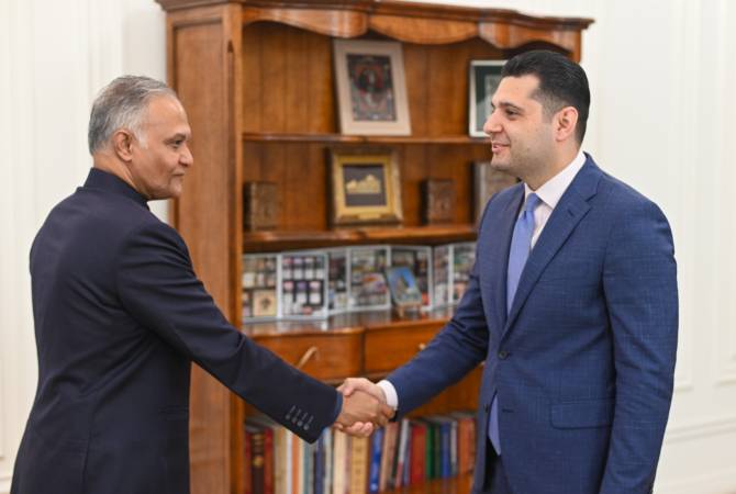 Hambardzum Matevosyan a reçu le Secrétaire pour l'Ouest du ministère indien des Affaires 
étrangères  